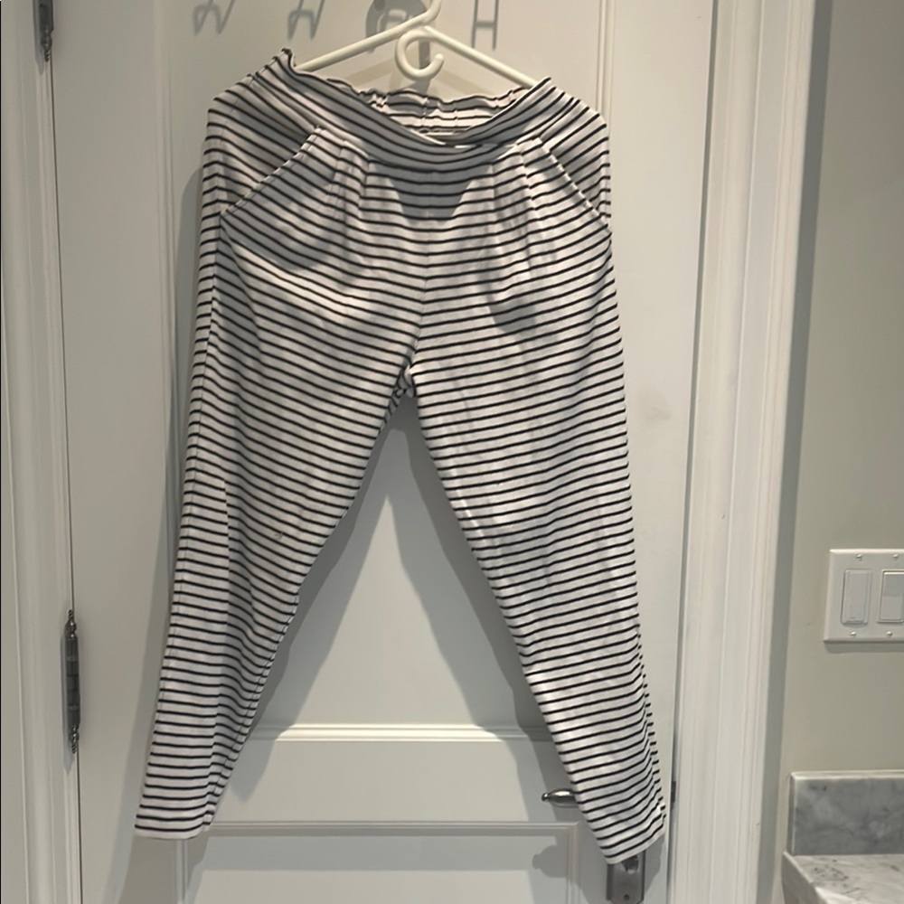 RVCA Black and White Joggers with Elastic Waist🐑